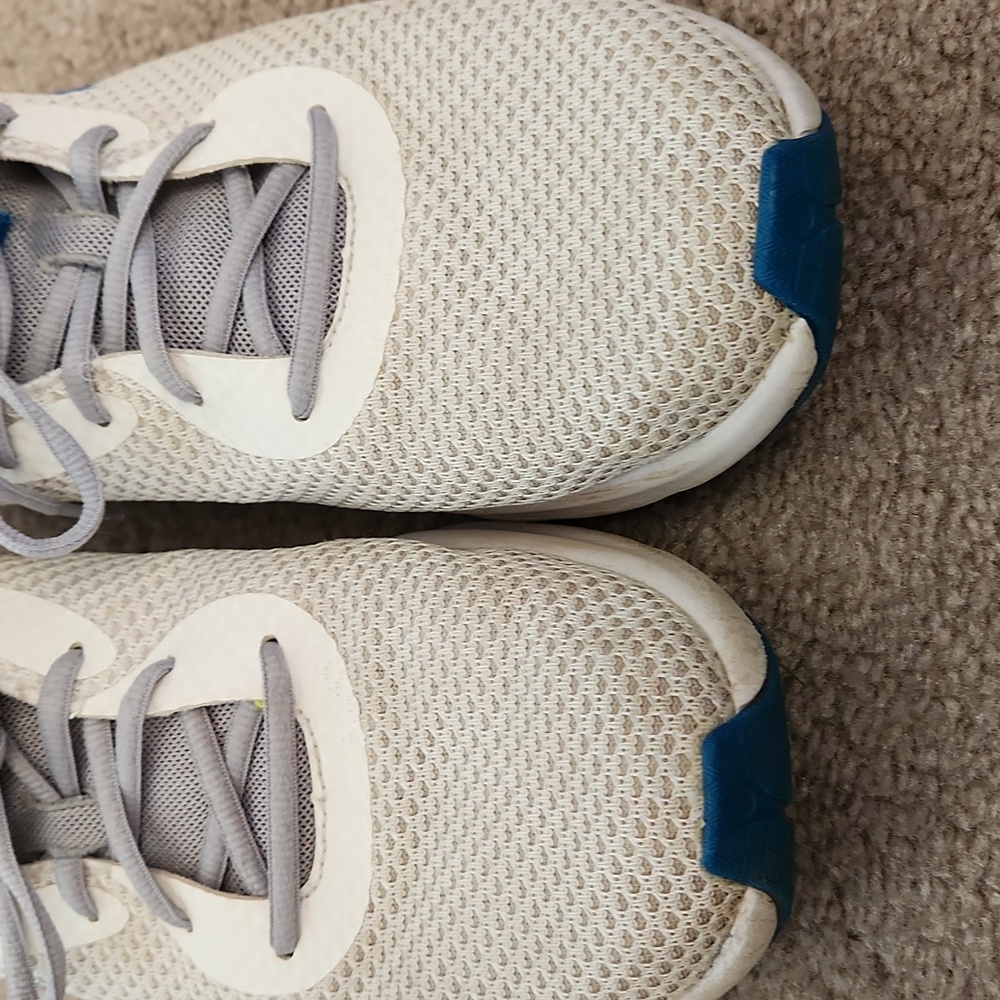 Under Armour Charged Pursuit Sneakers - Picture 6 of 12